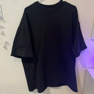 Oversized black tee—>L
